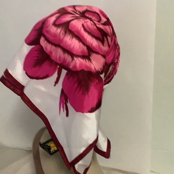 NWOT EXCLUSIVE DESIGN ACETATE ROLL HEM‎ FLORAL SCARF - Picture 3 of 6